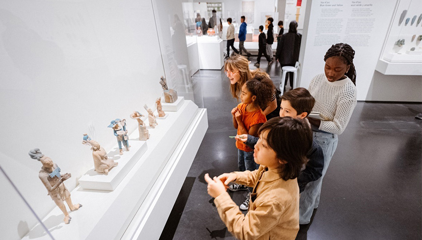 Art sparks curiosity and conversation among young learners at LACMA. Photo by East West Bank. 