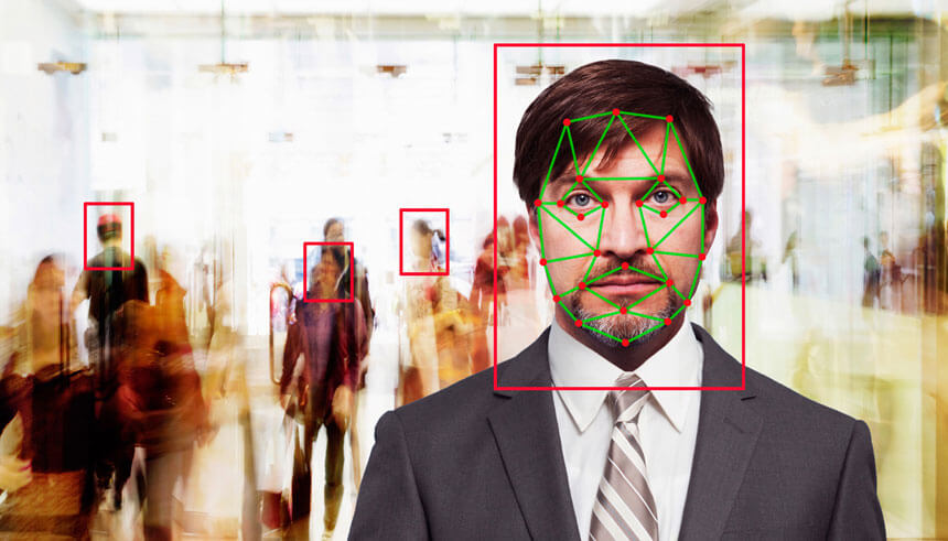 人臉識別技術識別到一位白人男性的臉