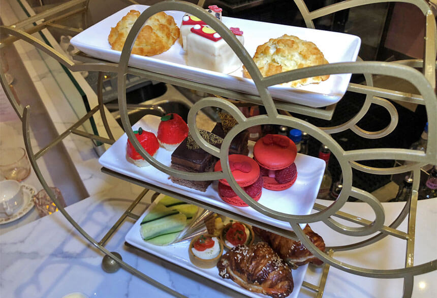 Hello Kitty Grand Cafe sandwich tier