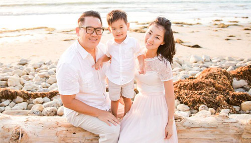 Stephen Liu, director ejecutivo y fundador de M8, con su esposa, Linda y su hijo, Kingston