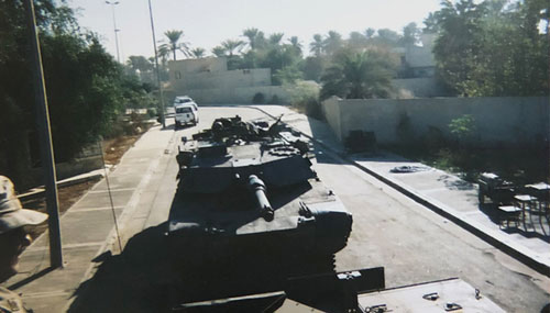 Tanque militar en las calles de Irak