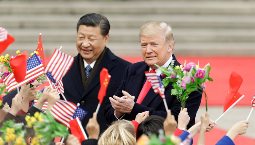 中国国家主席习近平与美国总统特朗普在北京人民大会堂外进行会晤